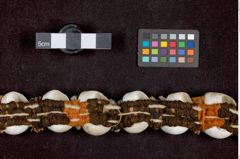 Foto (Detailansicht) von Kopfschmuck aus Wolle mit Schneckenbesatz (NHMW-ZOO-MO-0081100-ETH-132)